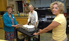 A group of volunteers gets ready to serve a meal at one of Family Promise's affiliate sites. Photo: Family Promise