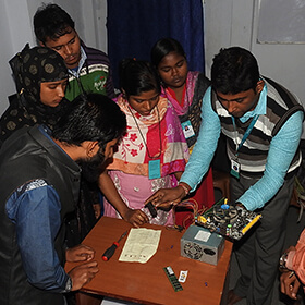 Hardware maintenance class in progress: students learn to troubleshoot and repair a PC.